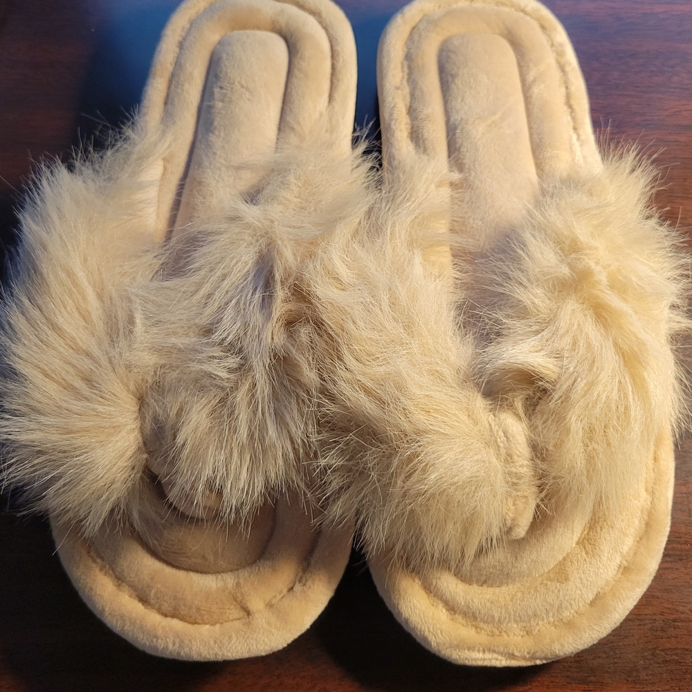 Cream Plush Faux Fur Memory Foam Slide Slippers